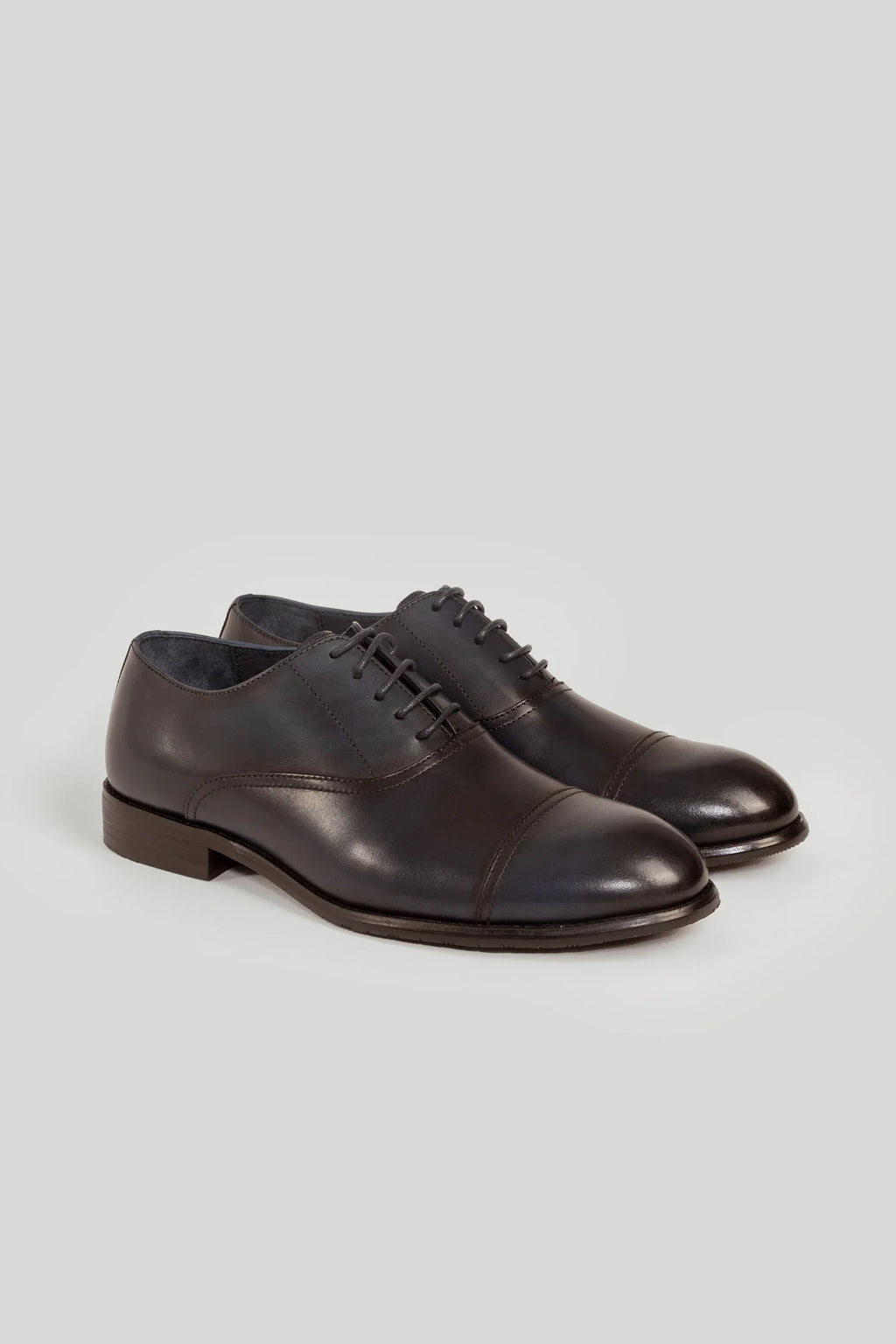 Zapatos Oxford de piel en color azul marino