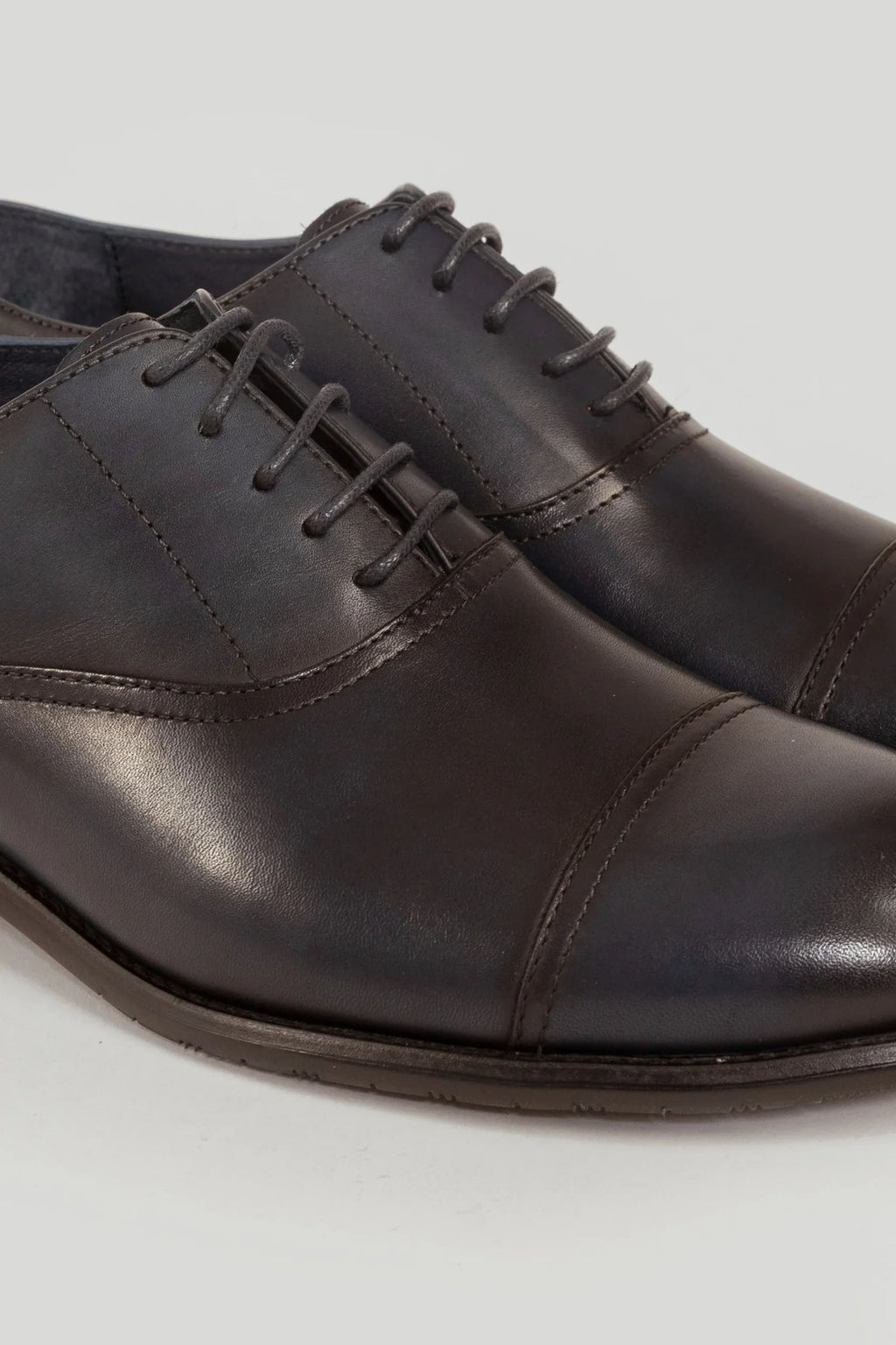 Zapatos Oxford de piel en color azul marino