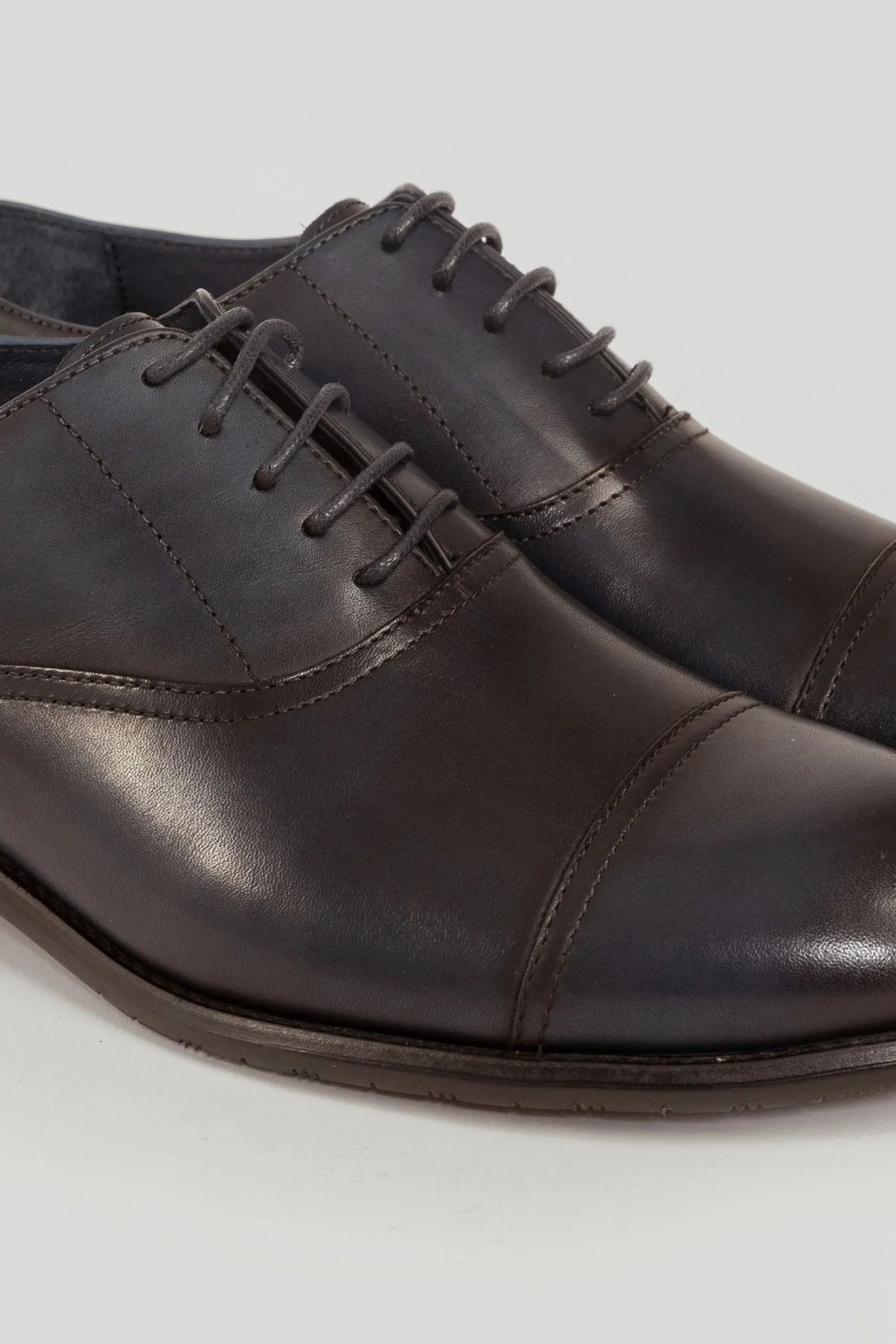 Zapatos Oxford de piel en color azul marino