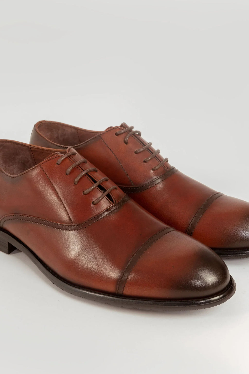 Zapatos Oxford de piel en color marrón